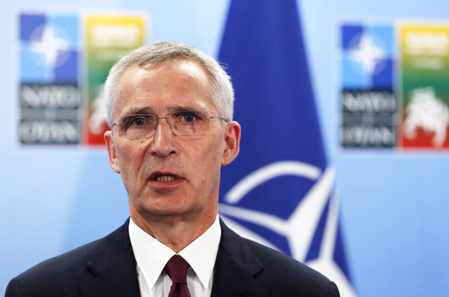 СподелиГенералният секретар на НАТО Йенс Столтенберг призова съюзниците да отменят