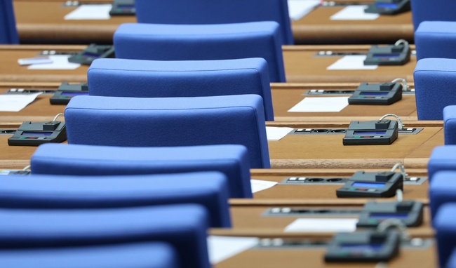 Народното събрание ще разгледа два законопроекта за промени в Закона