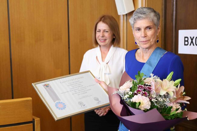 Президентът на фондация "Америка за България" Нанси Шилър получи наградата „Почетен гражданин на града“