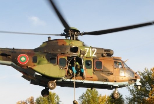 Екипаж военнослужещи с вертолет Кугар е задействан днес със задача