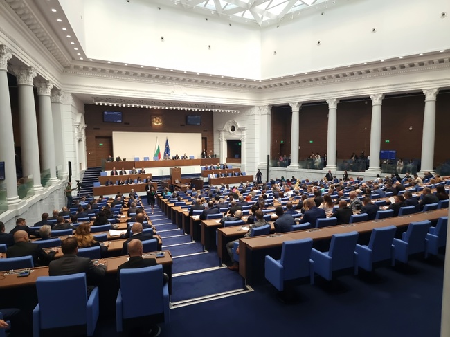 Вместо добър ден“, българските депутати откриха есенната сесия на 49-ото