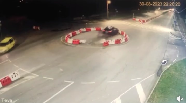 Шофьор в Перник разби огражденията на кръгово кръстовище в Перник