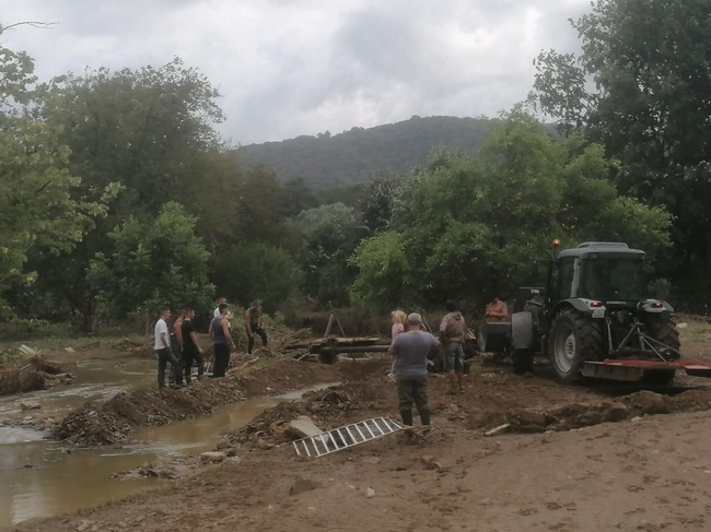 Трети ден след наводненията, в село Лозенец има липсващи хора,