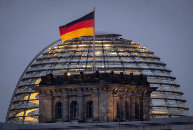 СподелиОт месеци партията Алтернатива за Германия“ (АзГ) е в подем.