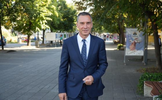 Димитър Николов очаквано спечели убедително кметските избори в Бургас и