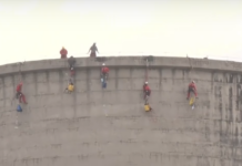 Активисти на „Грийнпийс" се качиха върху кула на ТЕЦ „Марица" 3