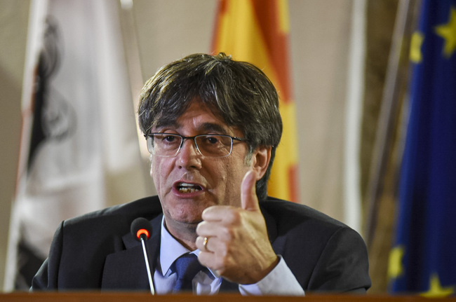 СподелиКаталунският сепаратистки лидер Карлес Пучдемон който е в изгнание в