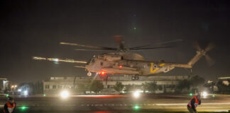 Хеликоптер с освободени вчера заложници каца рано тази сутрин в медицинския център "Шеба" в Рамат Ган, Израел. Снимка: АП/Leo Correa/БТА