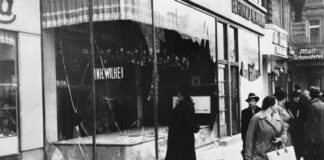 Берлин, Германия (10 ноември 1938) Един от разрушените еврейски магазини в "Кристалната нощ" на 9 срещу 10 ноември 1938 г.