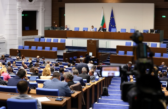 СподелиПарламентарната група на Продължаваме промяната – Демократична България ПП ДБ внесе