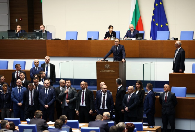 СподелиПодушили приближаването на поредните предсрочни парламентарни избори българските популисти отново