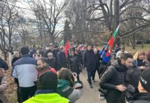 Протест срещу събарянето на паметника на съветската армия в София