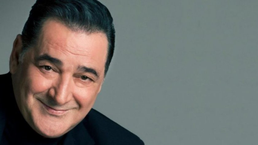 СподелиЛегендарният гръцки певец Василис Карас е починал на 70 годишна възраст Един