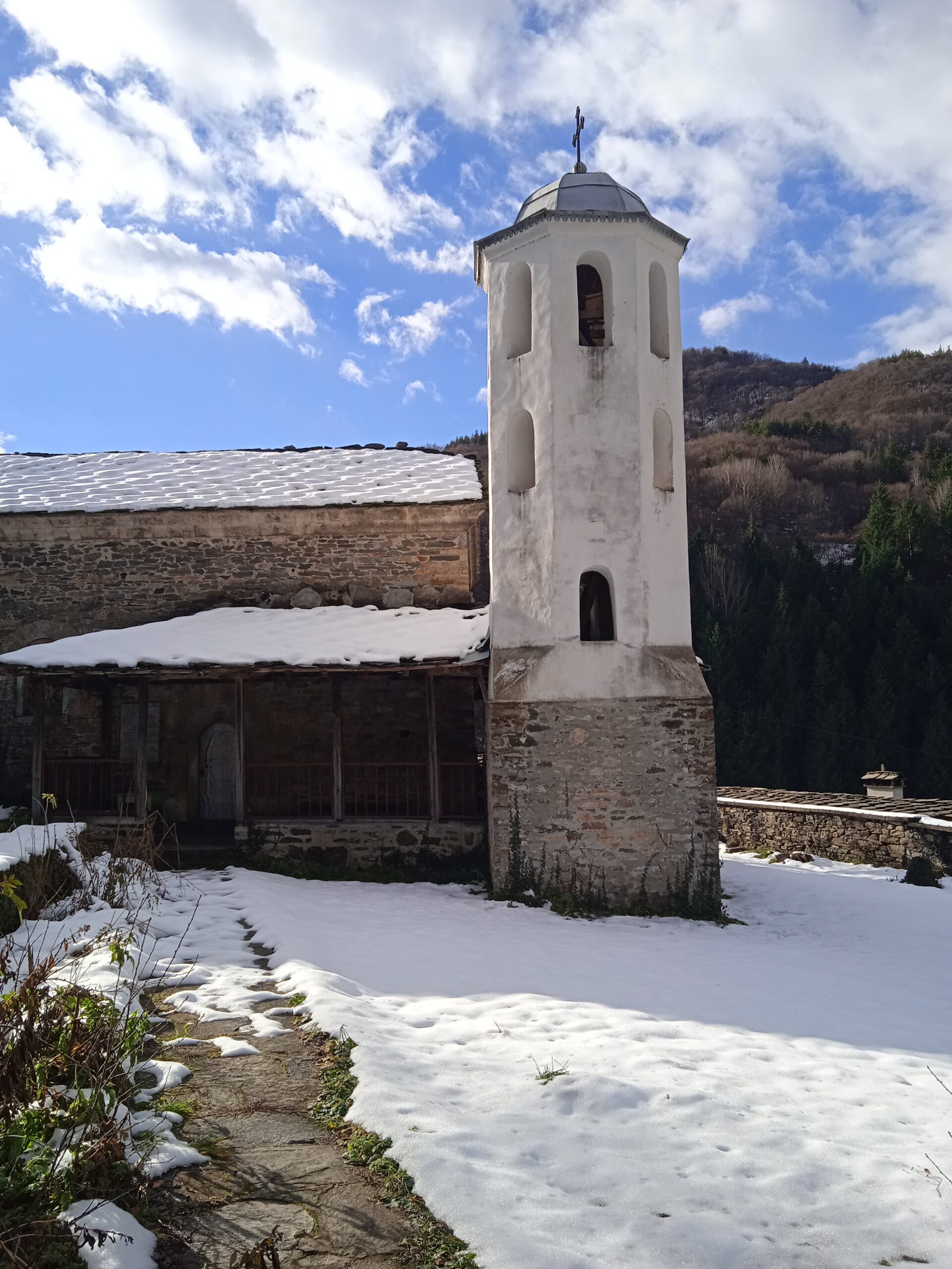 СподелиМълвата че камък в 173 годишната църква на родопското село Косово