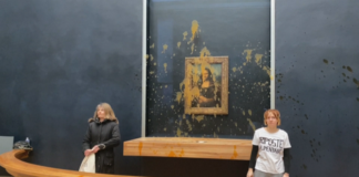 Екоактивисти атакуваха Мона Лиза със супа