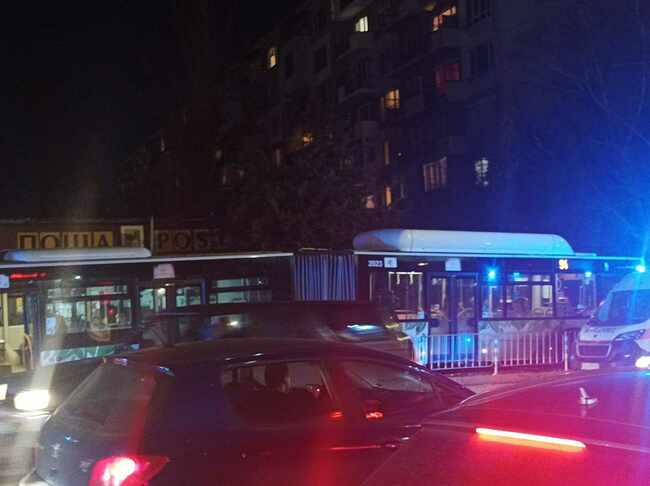 СподелиШофьорът на автобус от столичния градски транспорт който снощи катастрофира