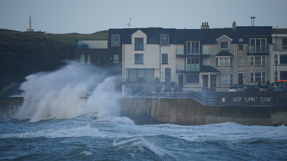 СподелиПоредна буря се насочва към Обединеното кралство с ветрове със