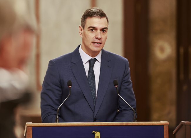 СподелиИспанският премиер Педро Санчес обяви в сряда че ще преустанови