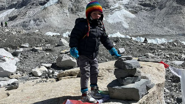 СподелиМомче на 2 г достигнало до базовия лагер на ЕверестСмята