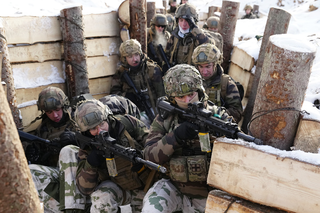 СподелиНАТО очевидно е напът да изпрати войски в Украйна съобщава