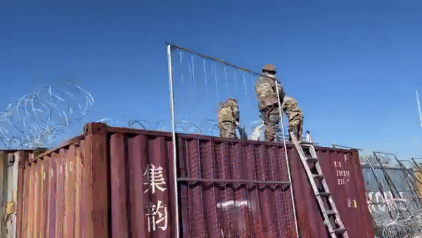Националната гвардия на Тексас на границата с Мексико