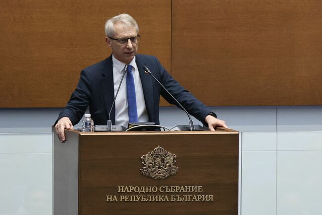 СподелиМинистър председателят Николай Денков отговаря на актуални въпроси на депутати в