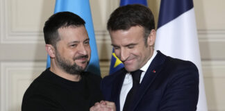Френският президент Еманюел Макрон( вдясно) заедно с украинския президент Володимир Зеленски.