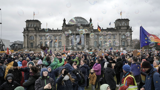 СподелиДемонстрациите срещу десния екстремизъм и партията Алтернатива за Германия АзГ