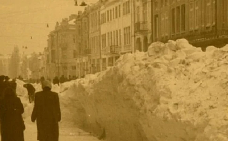 СподелиПри зимния апокалипсис през 1929 г замръзва Черно море и цялото