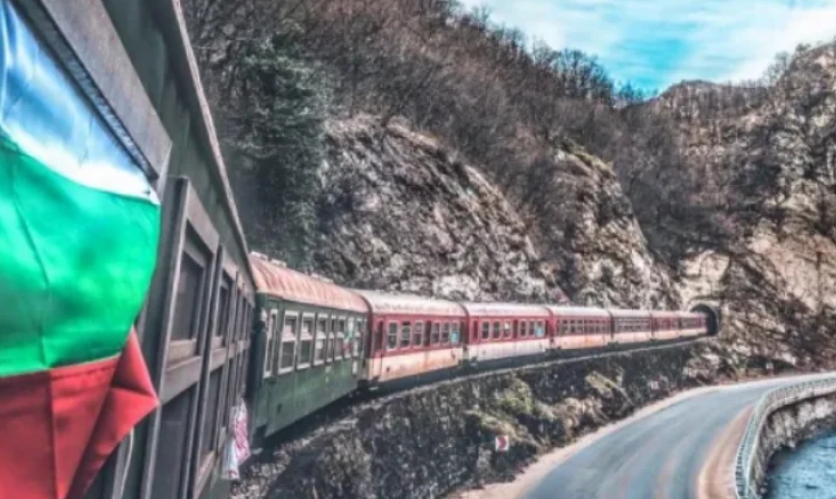 СподелиСпециален празничен влак ще пътува от гара Септември до Якоруда