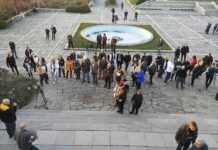Пловдивчани се събраха в подножието на Альоша и настояха за демонтирането му Снимка: БТА