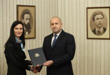 Президентът Румен Радев връчи мандата за съставяне на правителство на ГЕРБ-СДС
