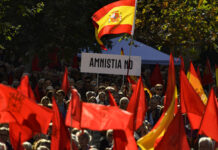 Противници на амнистията протестират в Памплона,
