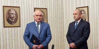 Президентът връчи на Главчев мандата за съставяне на служебно правителство