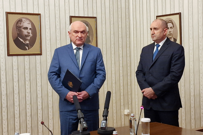 СподелиСлужебното правителство с премиер Димитър Главчев положи клетва а министрите