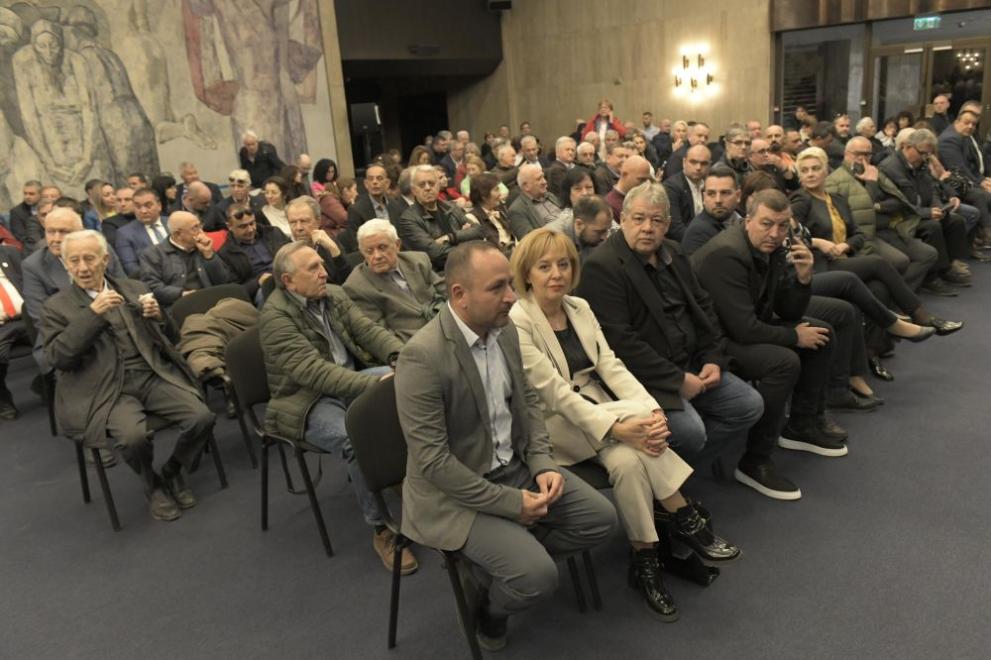 СподелиСоциалисти от цялата страна се събраха на конференция в София.