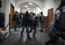 Заподозрените за атентата в Москва остават в ареста