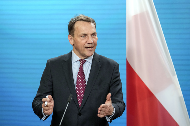 СподелиПолският външен министър Радослав Шикорски реагира положително на неотдавнашните коментари