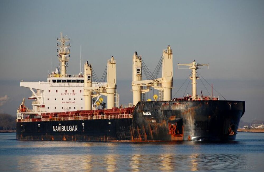 СподелиПлаващият под малтийски флаг кораб за насипни товари Руен който