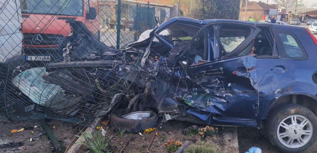 Сподели70 годишна шофьорка загина при тежка катастрофа в Свиленград Инцидентът е станал