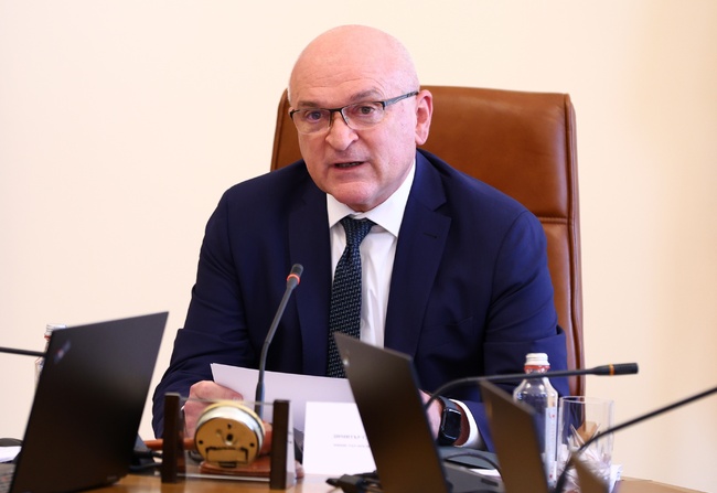 СподелиДнес министър председателят Димитър Главчев разпореди да бъде отменено приетото