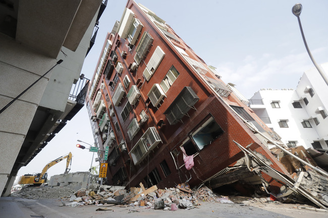 СподелиРанените при земетресението с магнитуд 7 2 разтърсило Източен Тайван надхвърлиха
