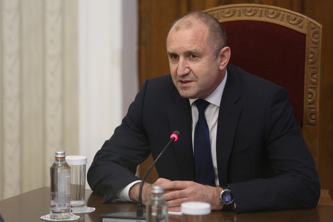 СподелиПрезидентът Румен Радев ще проведе консултации днес с парламентарно представените
