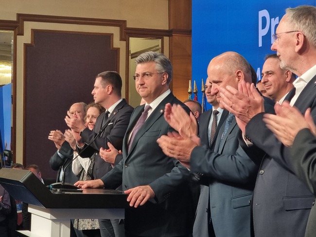 СподелиУправляващата дясноцентристката партия Хърватска демократична общност ХДО печели най много места