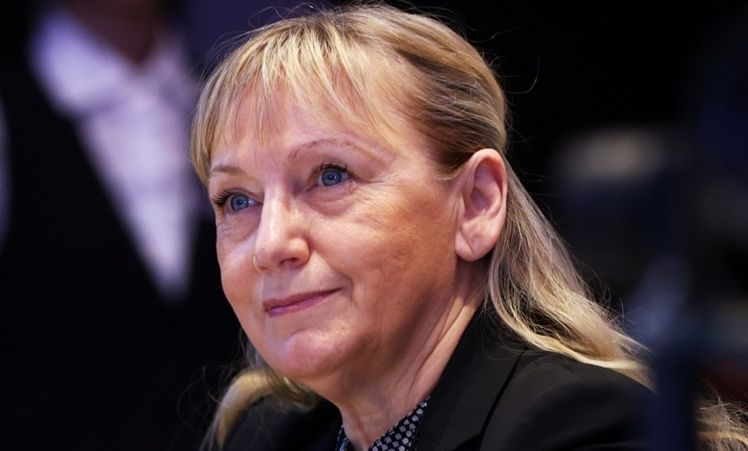 СподелиЕлена Йончева е номинирана за евродепутат на заседание на областния