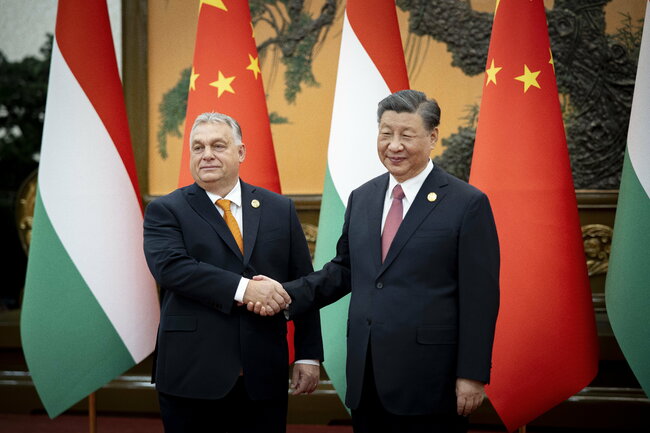 Китайският лидер Си Цзинпин и унгарския премиер Виктор Орбан