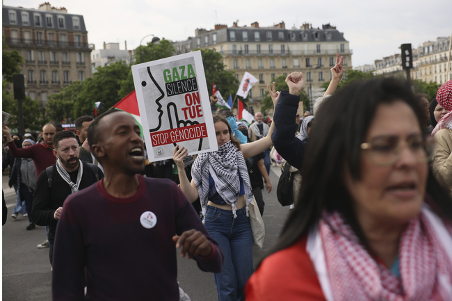 Задържани и ранени на първомайски протести в Париж