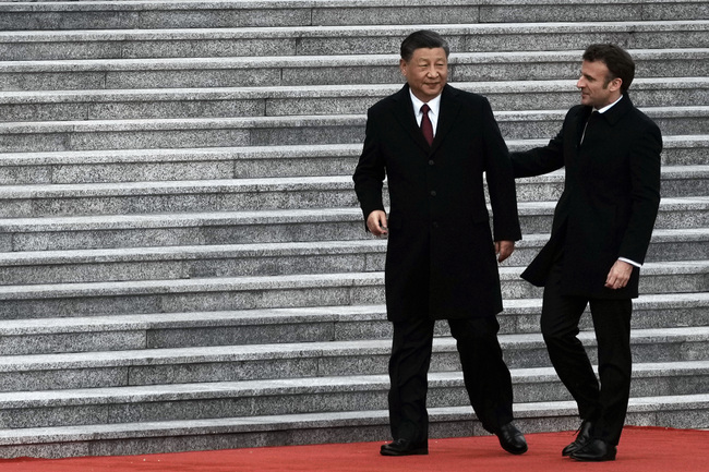 СподелиКитайският президент Си Цзинпин е днес в Париж на първото