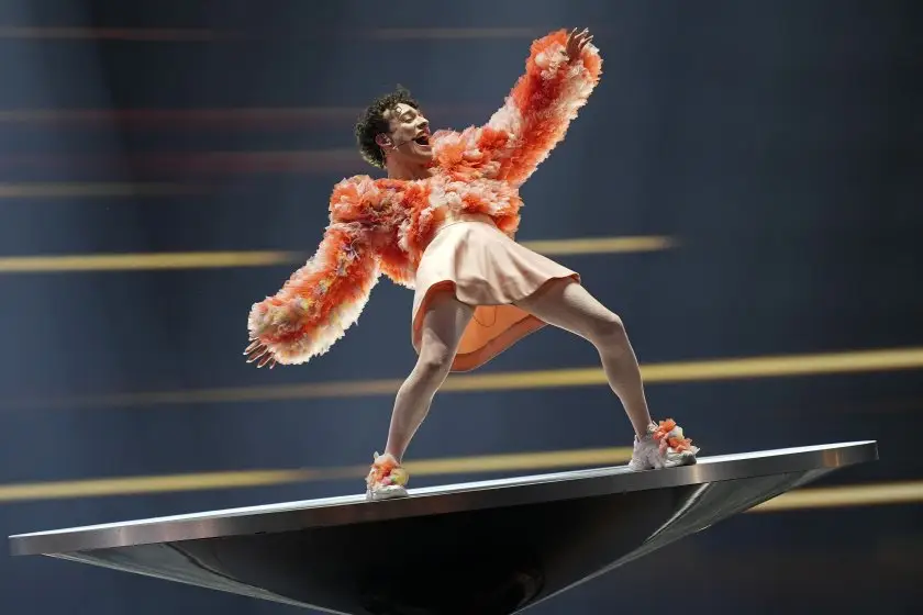 СподелиШвейцария спечели тазгодишното издание на Евровизия Изпълнителят Немо Метлър и