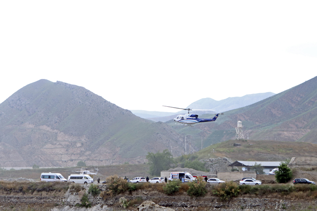Хеликоптерът на Раиси при излитането му от церемонията на границата с Азербайджан